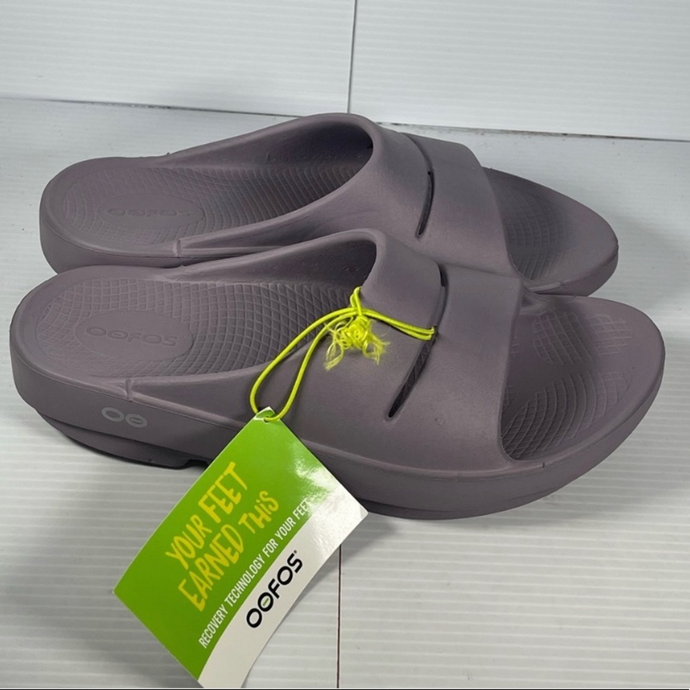 Oofos slides